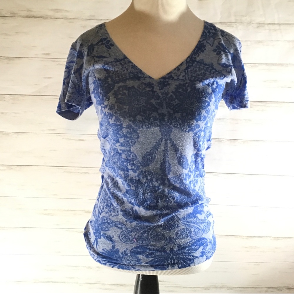 Blue floral paisley v-neck T shirt /juniors medium
